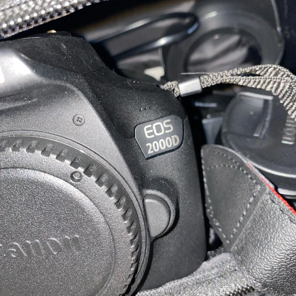 Canon EOS 2000D